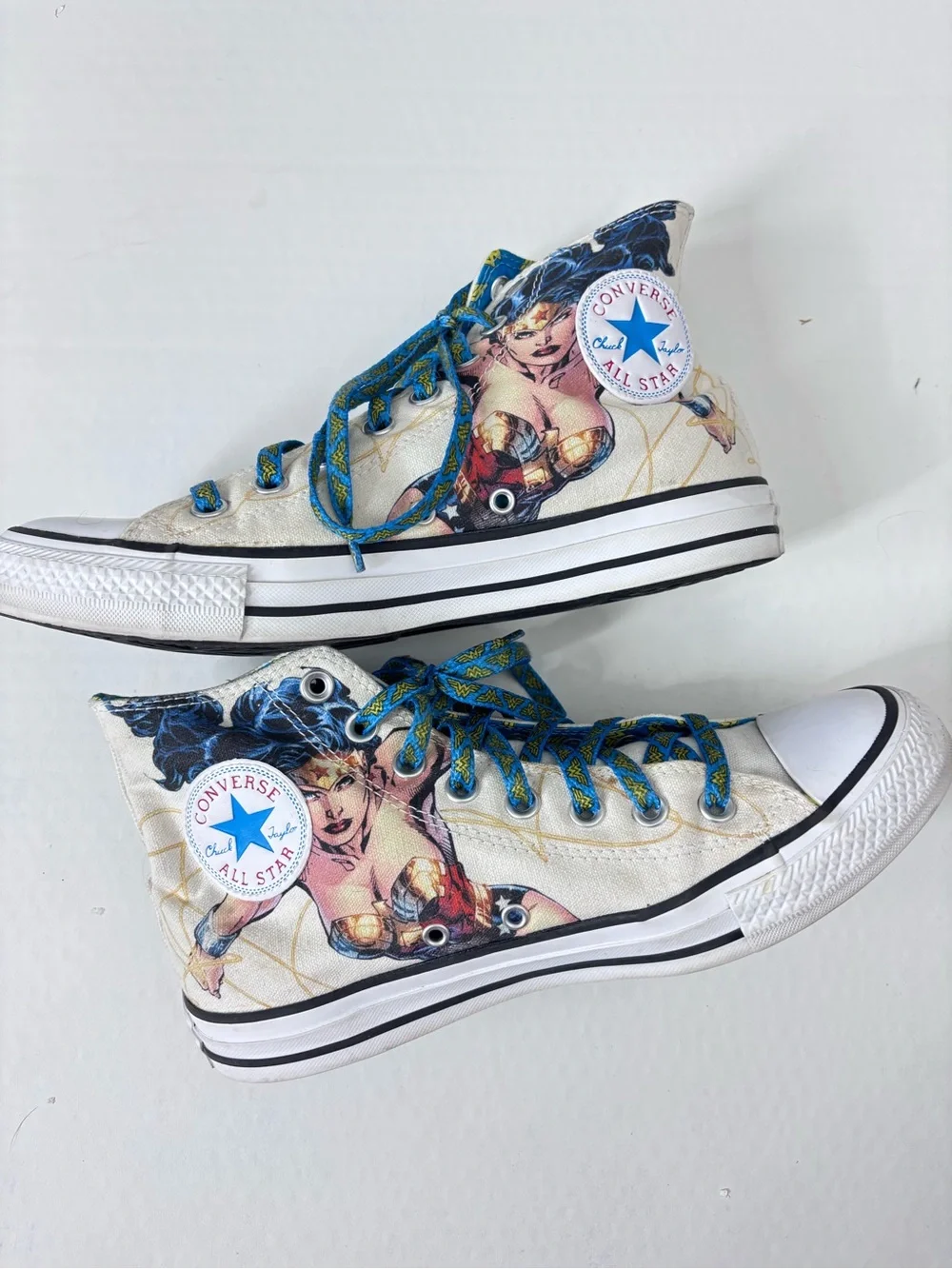 Wonder Woman High-Top Converse Sneakers Women’s 9 Men’s 7 Like New - Picture 1 of 11